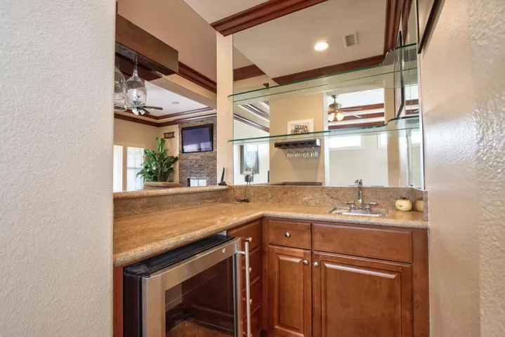 25-Wet-Bar
