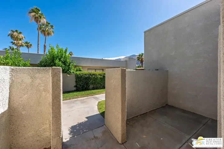 805 E Arenas Road, Palm Springs, California 92262