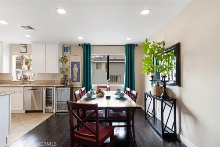 21125 Lassen Street 2, Chatsworth, California 91311
