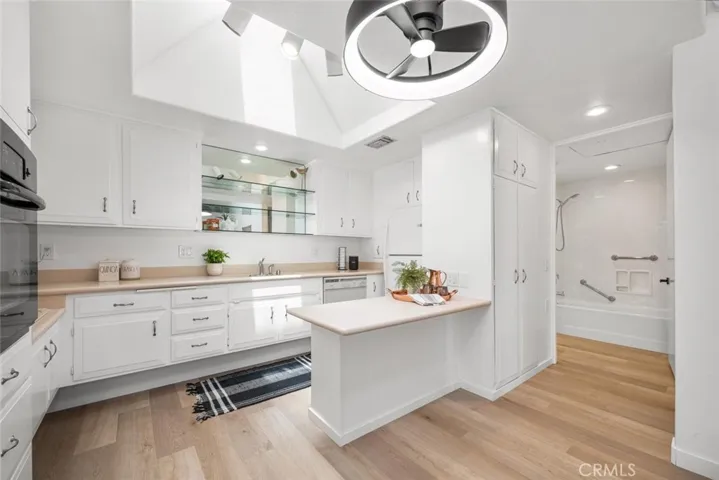 13721 Alderwood Lane 28f, Seal Beach, California 90740