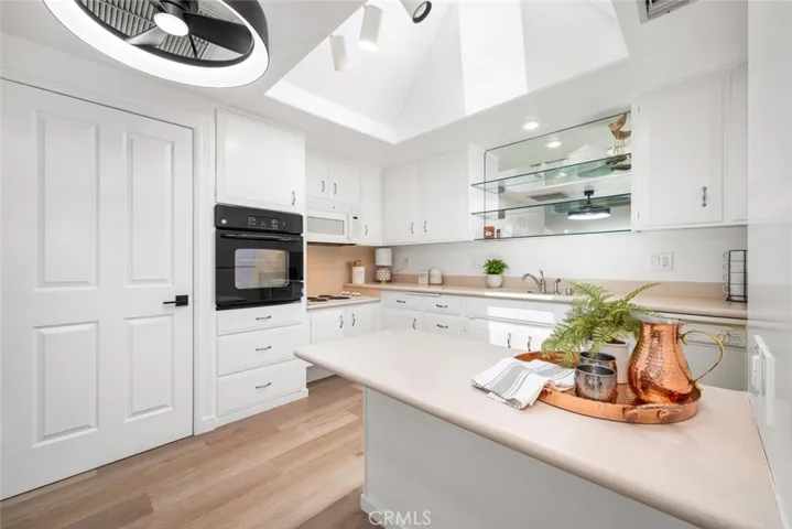 13721 Alderwood Lane 28f, Seal Beach, California 90740