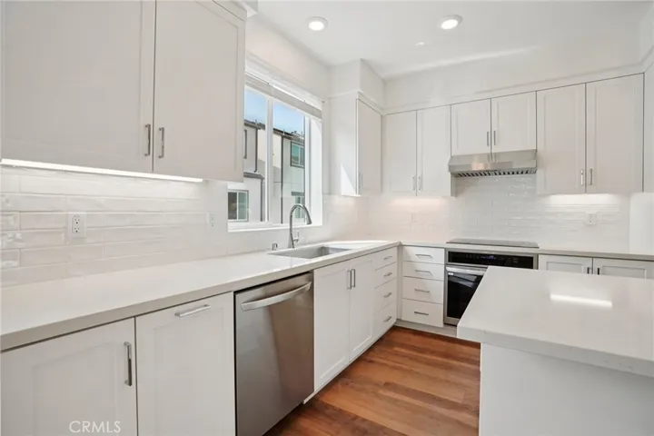 Great room on second floor. Appliances included.