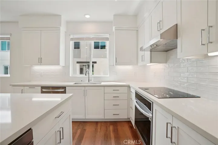 Great room on second floor. Appliances included.