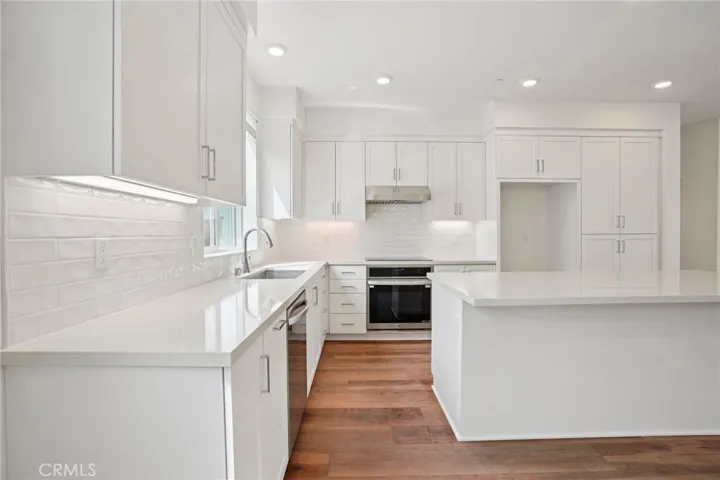 Great room on second floor. Appliances included.