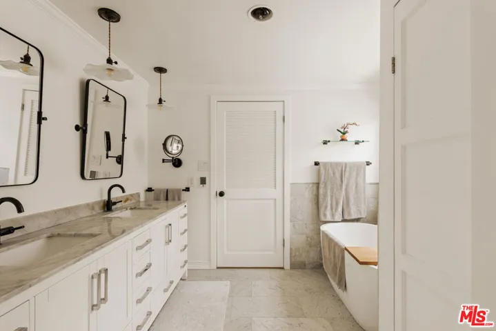 6332 W 84th Place, Los Angeles, California 90045