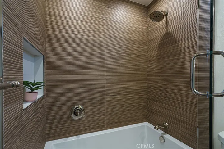 Subtle tile work and color scheme that will never go out of style.