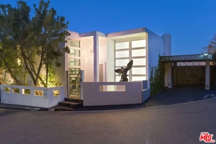 8380 Hollywood, Los Angeles, California 90069