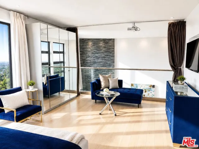 8380 Hollywood, Los Angeles, California 90069