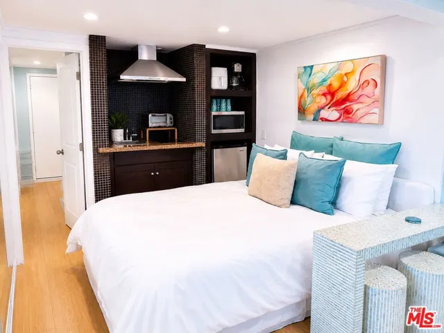8380 Hollywood, Los Angeles, California 90069