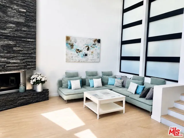 8380 Hollywood, Los Angeles, California 90069