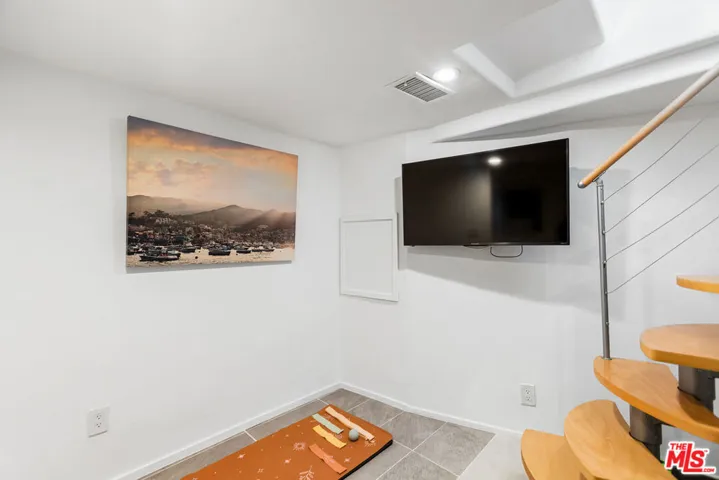 8380 Hollywood, Los Angeles, California 90069