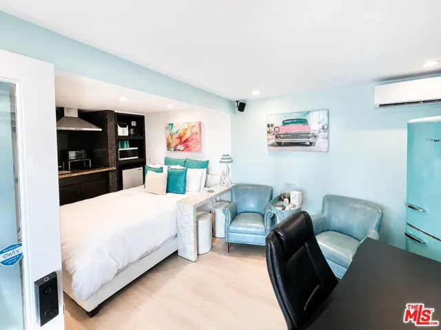8380 Hollywood, Los Angeles, California 90069