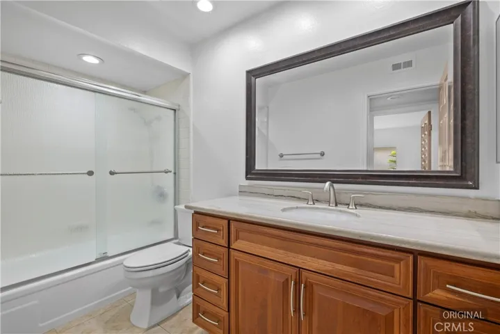 Hall bathroom.
