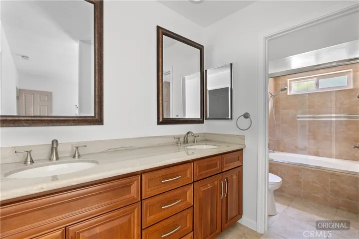Primary bathroom en suite.