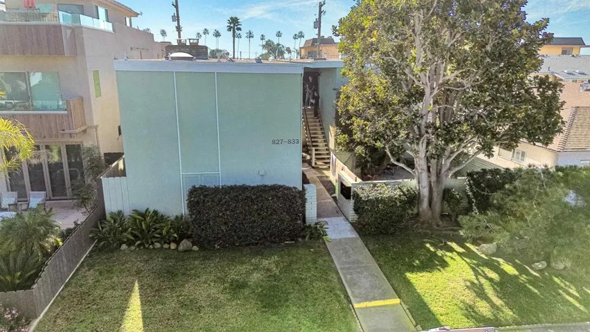 827 Opal Street, San Diego, California 92109