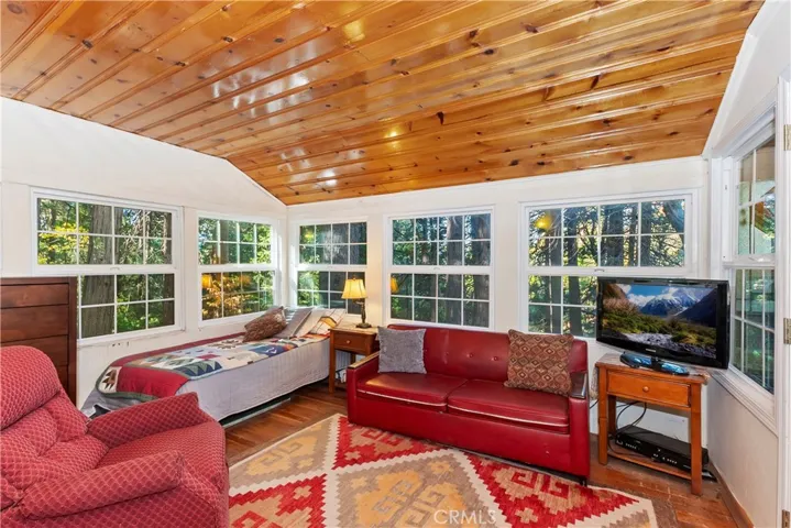 648 Crest Estates Drive, Lake Arrowhead, California 92352