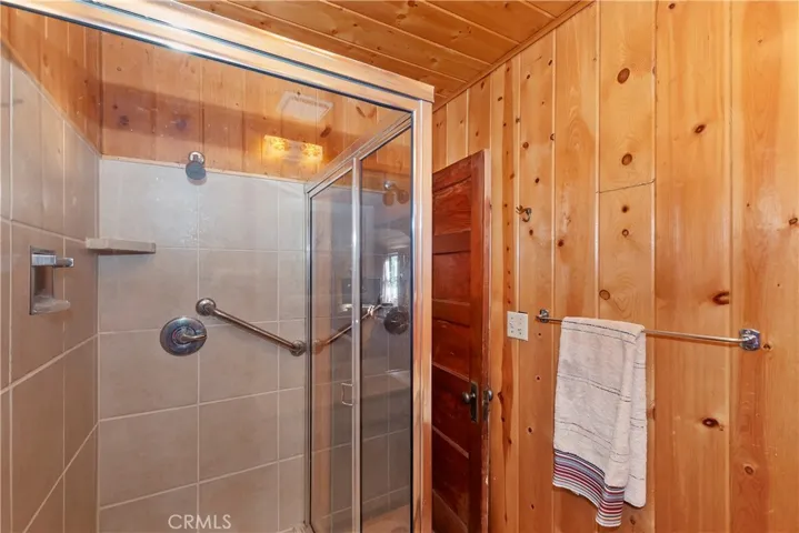 648 Crest Estates Drive, Lake Arrowhead, California 92352