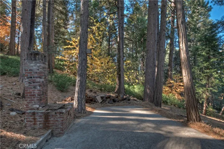 648 Crest Estates Drive, Lake Arrowhead, California 92352
