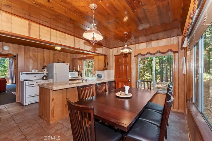 648 Crest Estates Drive, Lake Arrowhead, California 92352