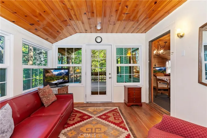 648 Crest Estates Drive, Lake Arrowhead, California 92352
