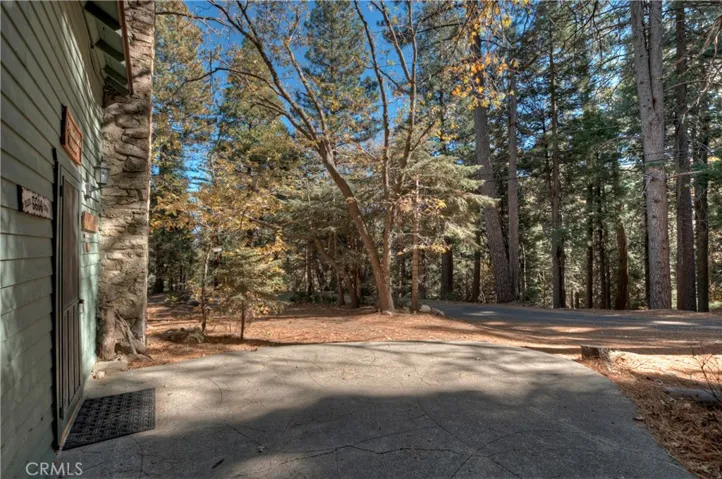 648 Crest Estates Drive, Lake Arrowhead, California 92352