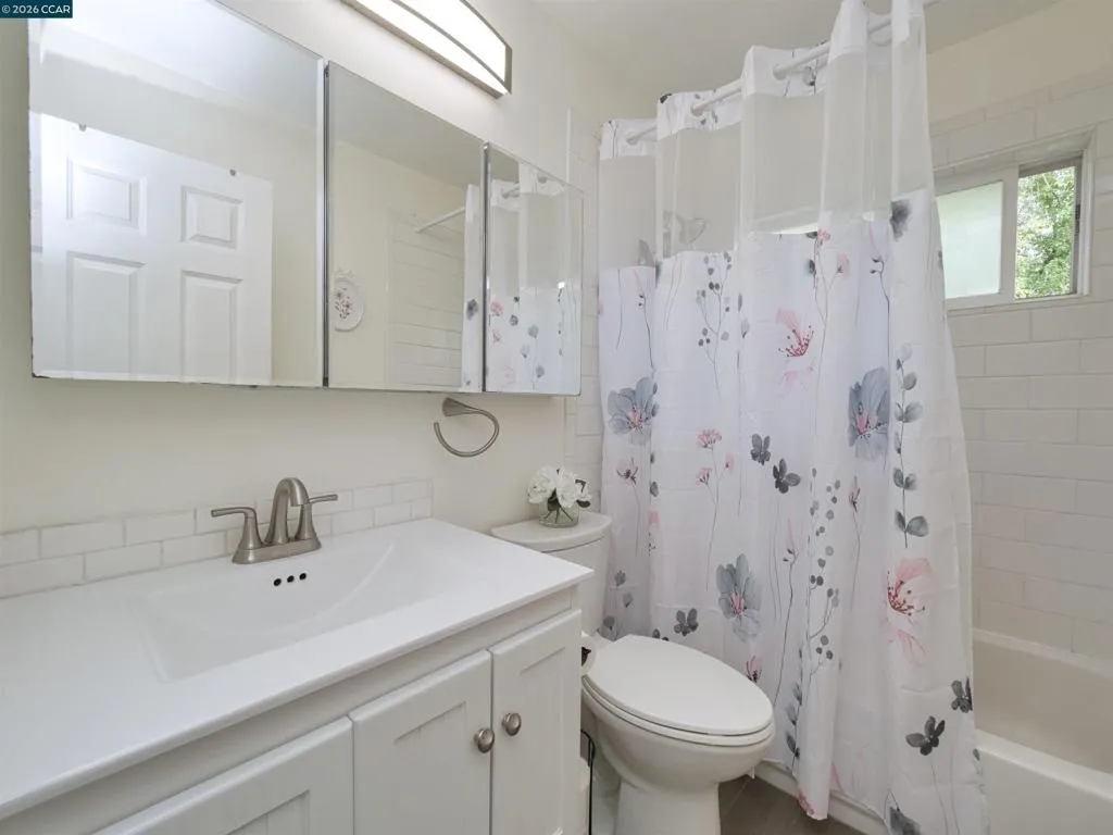 3 mirrored cabinets with lots of storage space!