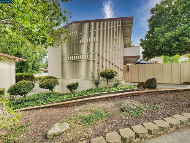 Private corner unit!