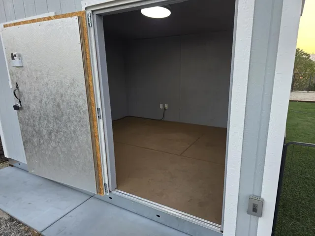 1000058747
