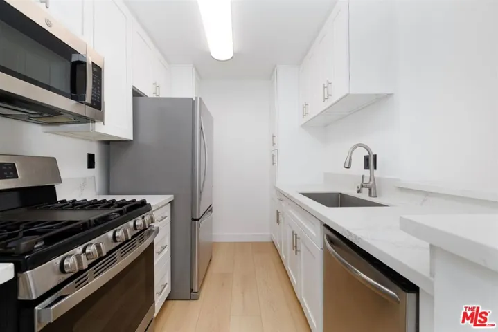20134 Leadwell Street 334, Winnetka, California 91306 — photo 4
