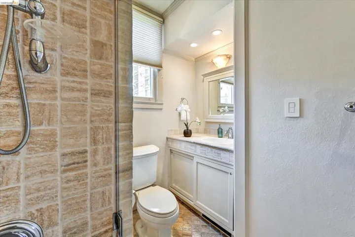 200 Lakeside Dr 801, Oakland, California 94612