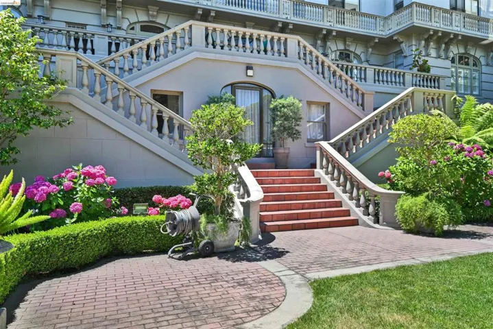200 Lakeside Dr 801, Oakland, California 94612
