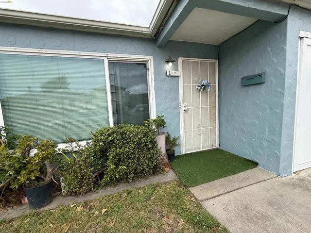 Unit 1011 - Front Exterior