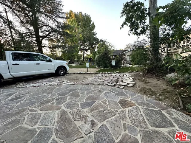 5250 Louise Avenue, Encino, California 91316
