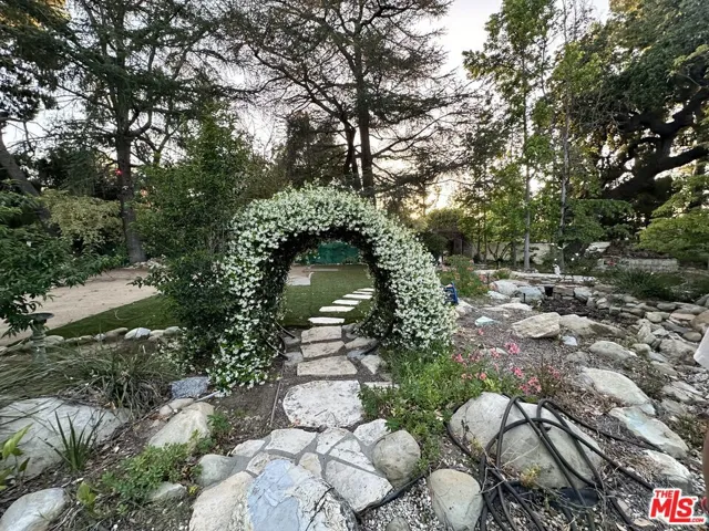 5250 Louise Avenue, Encino, California 91316