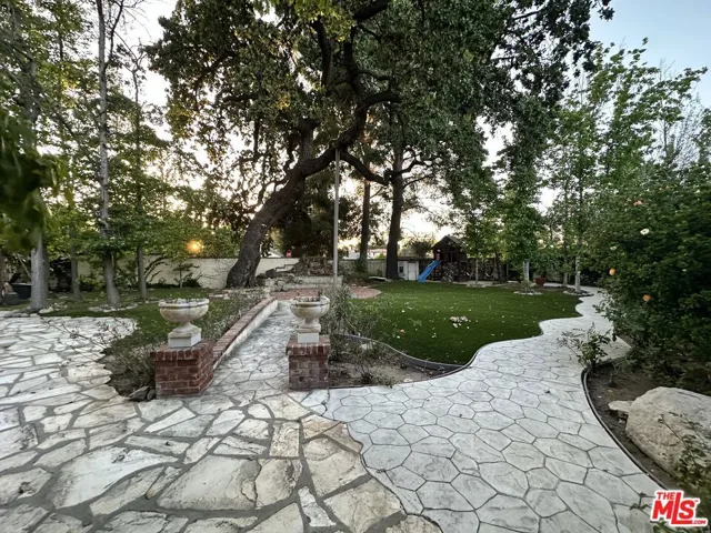 5250 Louise Avenue, Encino, California 91316