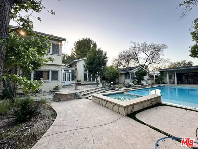 5250 Louise Avenue, Encino, California 91316