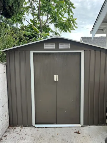Laundry space with W/D hookups