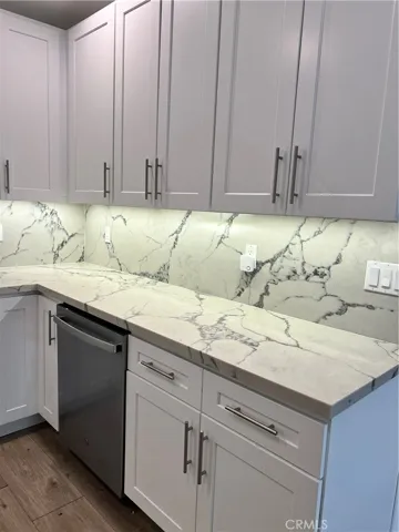 Quartz Countertops, dishwasher