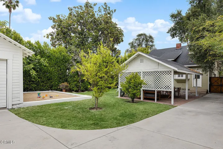 1969 N Raymond Ave 028-mls