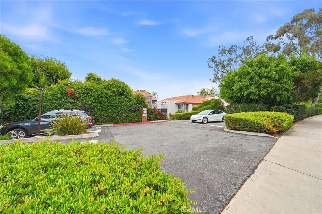 Guest Parking lot close to unit
