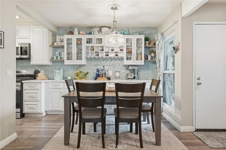 Eat in Kitchen with lots of storage