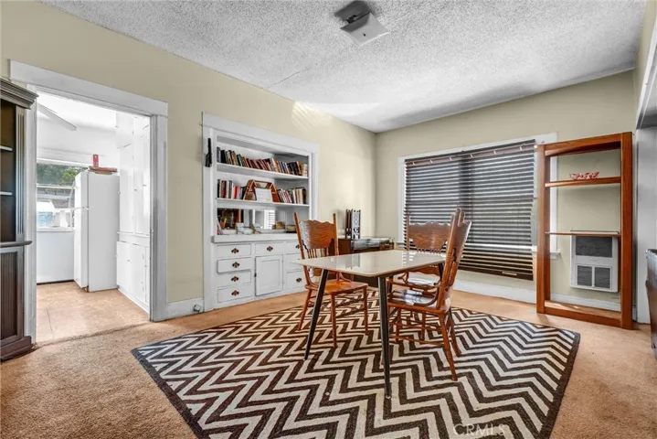 Front unit-dining area