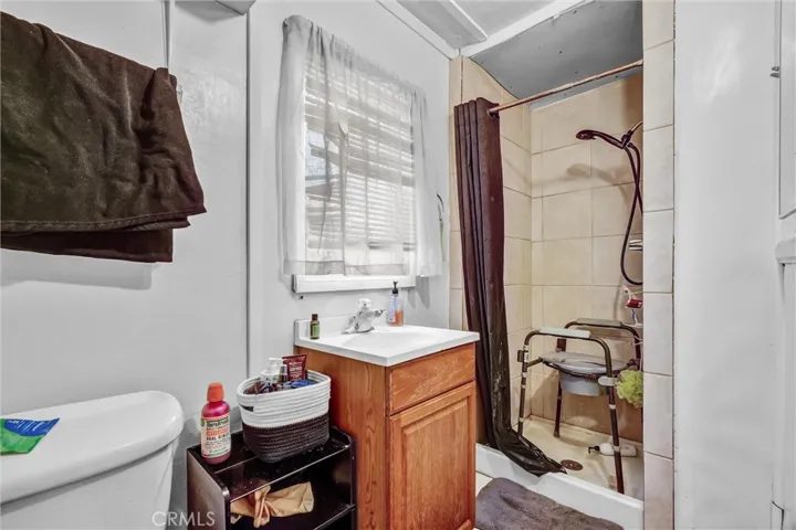 Back unit bathroom