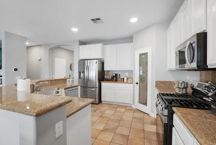 32151 Beaulieu Rd, Winchester, California 92596