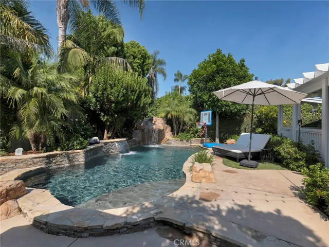  Peaceful backyard