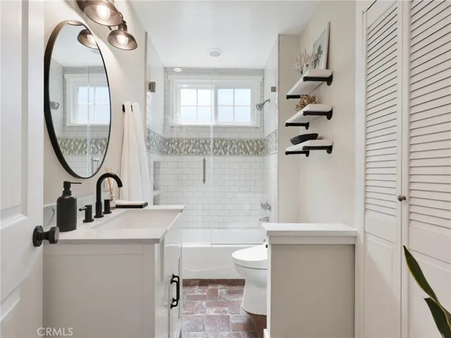 Middle Bathroom