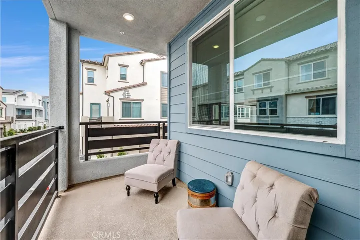 deck off of kitchen and family room