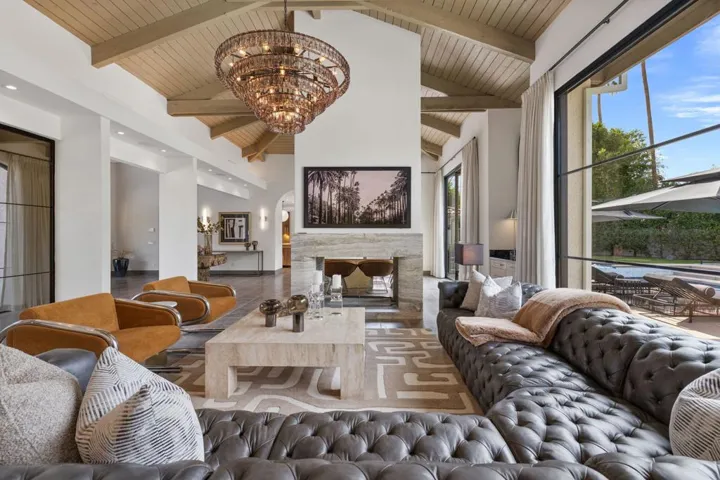 Formal living