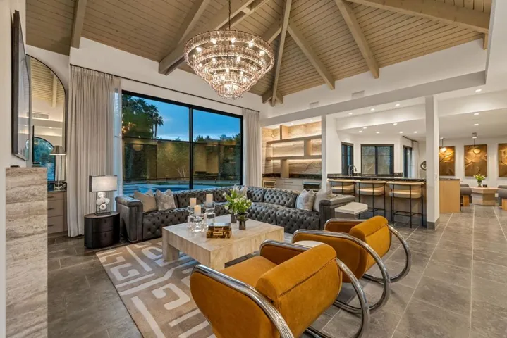 Formal living