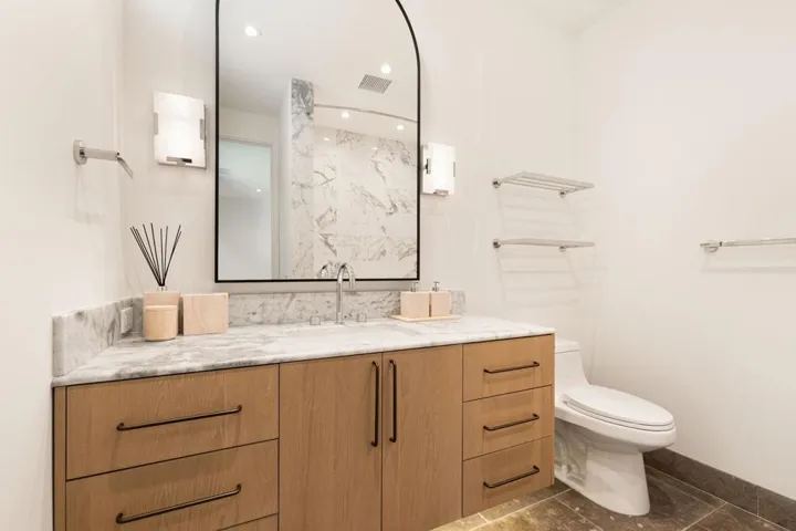 Bedroom 3 en suite bathroom